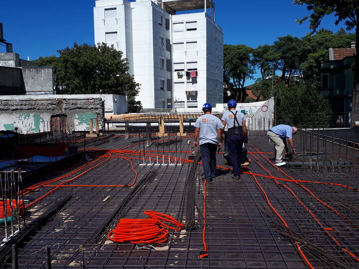 Canalización en losa de edificio